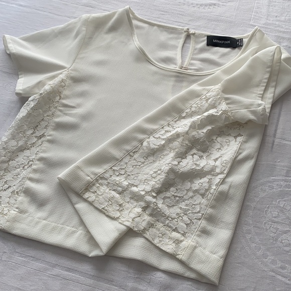 Minkpink ivory back button blouse. Boxy fit. Lace side panels. Size Medium. - Picture 4 of 8